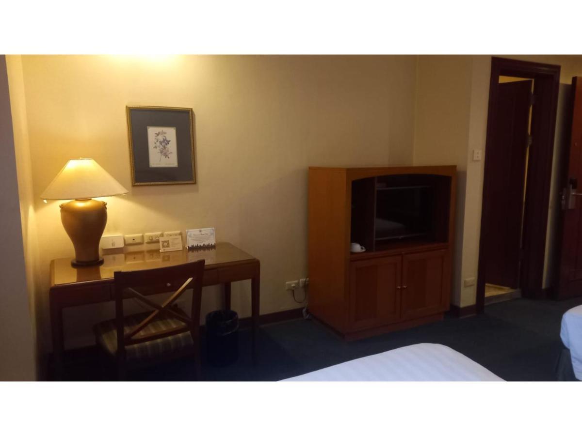Capital O 914 Makati Palace Hotel Makati City Esterno foto