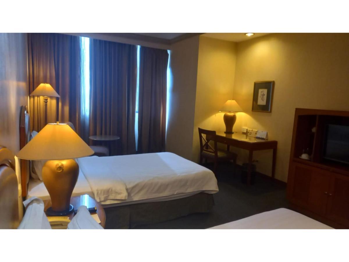 Capital O 914 Makati Palace Hotel Makati City Esterno foto