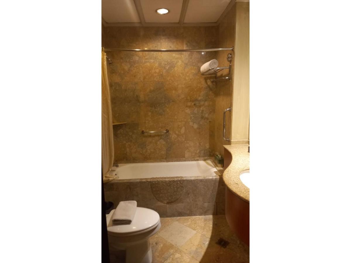 Capital O 914 Makati Palace Hotel Makati City Esterno foto