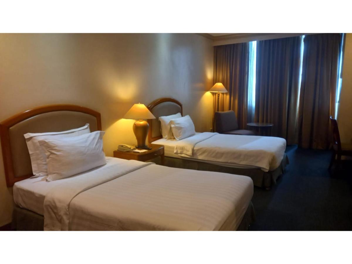 Capital O 914 Makati Palace Hotel Makati City Esterno foto