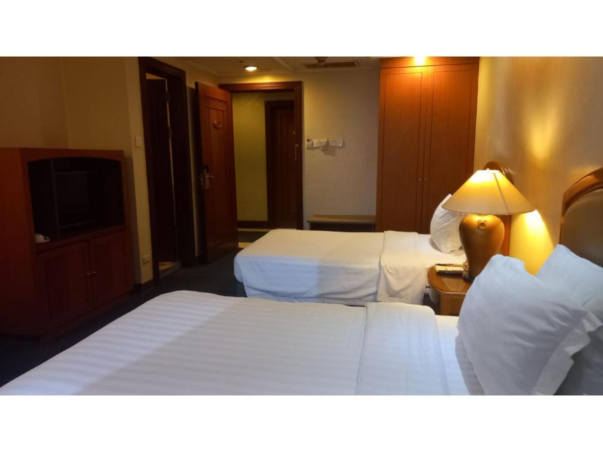 Capital O 914 Makati Palace Hotel Makati City Esterno foto