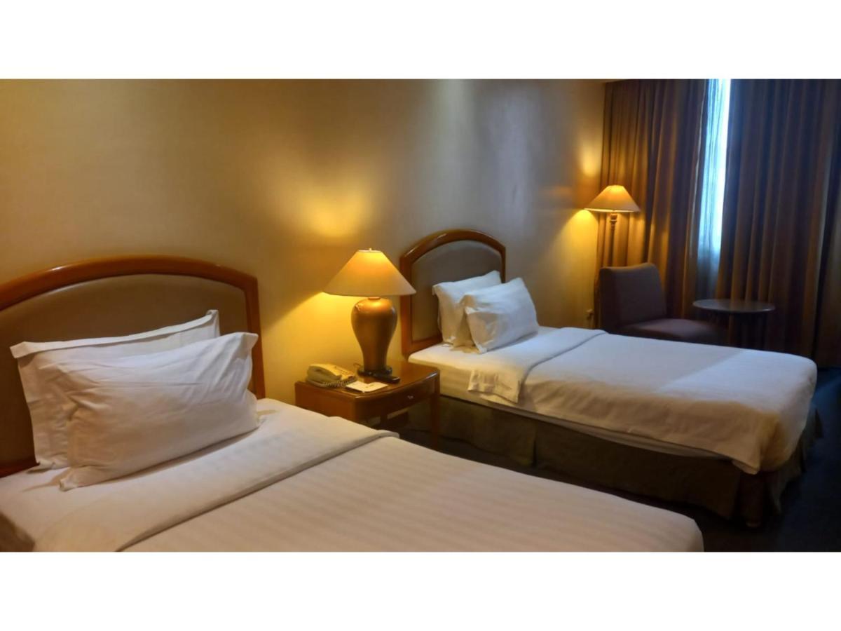 Capital O 914 Makati Palace Hotel Makati City Esterno foto