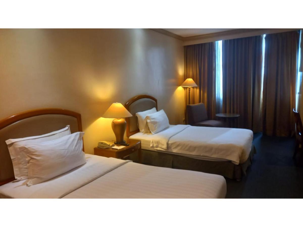 Capital O 914 Makati Palace Hotel Makati City Esterno foto